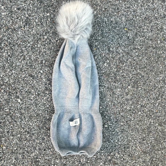 Pom pom hat - Picture 3 of 4